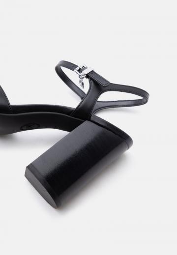 Туфли на высоком каблуке