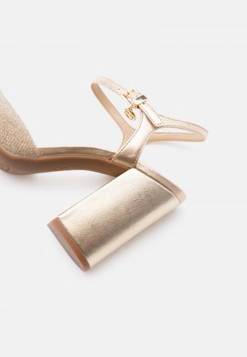 Туфли на высоком каблуке