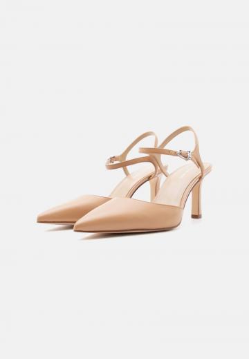 Туфли на высоком каблуке