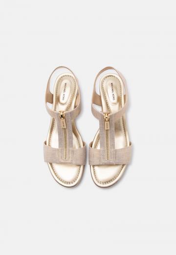 Босоножки на танкетке