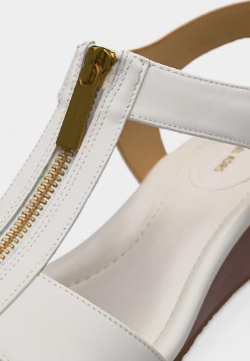 Босоножки на танкетке