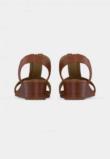 Босоножки на танкетке