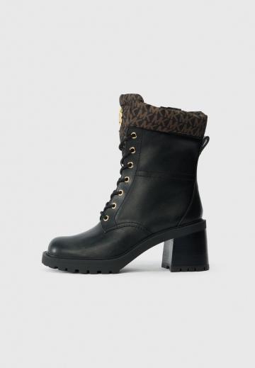 Ботинки на шнуровке