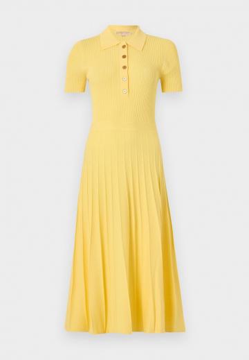 Вязаное платье