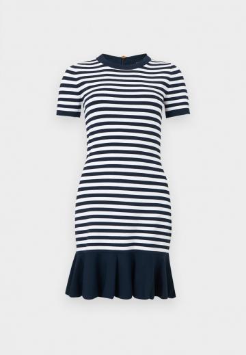 Вязаное платье