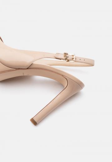 Туфли на высоком каблуке