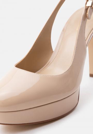 Туфли на высоком каблуке