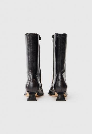 Ботинки на шнуровке