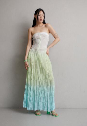 Платье без бретелек