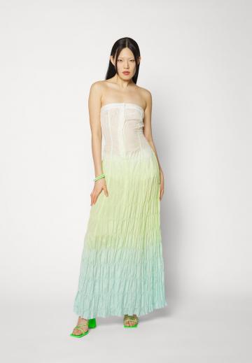 Платье без бретелек