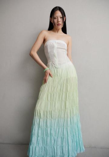 Платье без бретелек