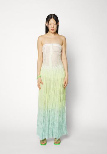 Платье без бретелек