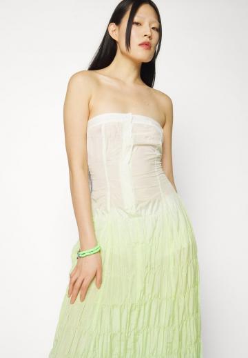 Платье без бретелек