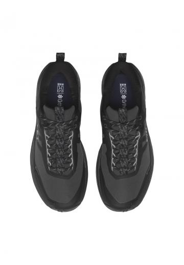 Походные кроссовки