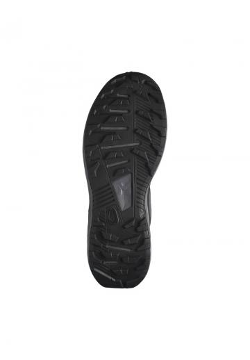 Походные кроссовки