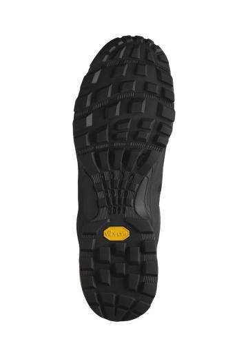 Походные кроссовки