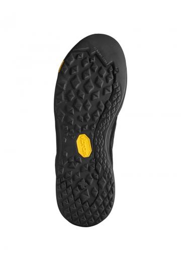 Походные кроссовки