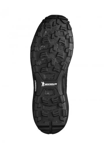 Походные кроссовки