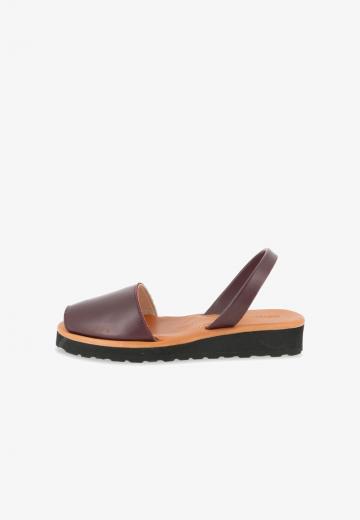 Босоножки на танкетке