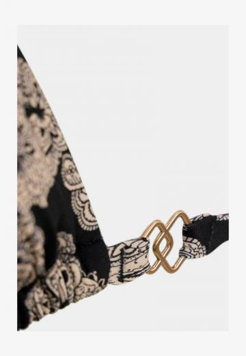 Треугольное бикини