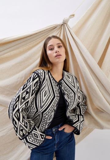 Жаккардовая вязаная кофта