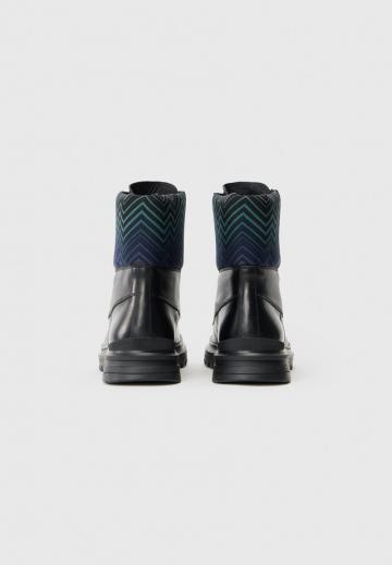 Ботинки на шнуровке