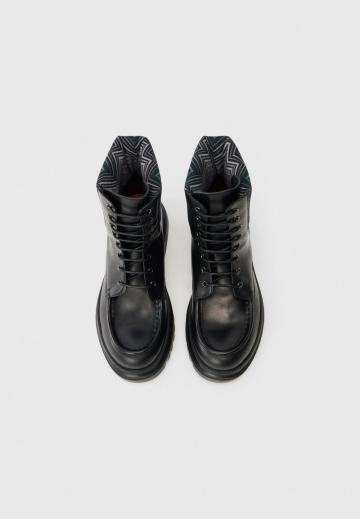 Ботинки на шнуровке