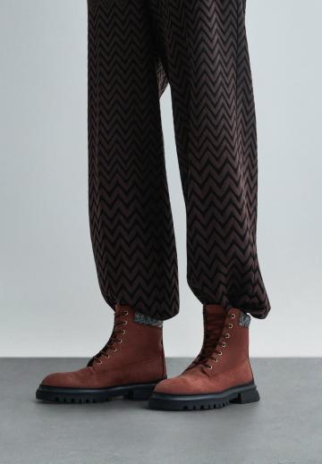 Ботинки на шнуровке