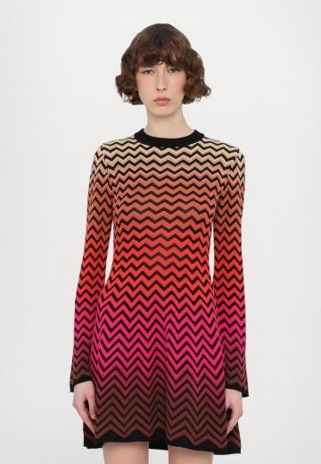 Вязаное платье