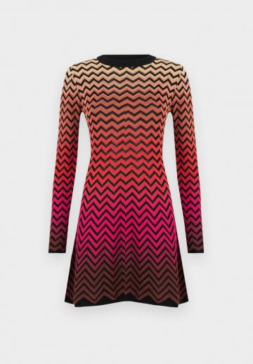Вязаное платье