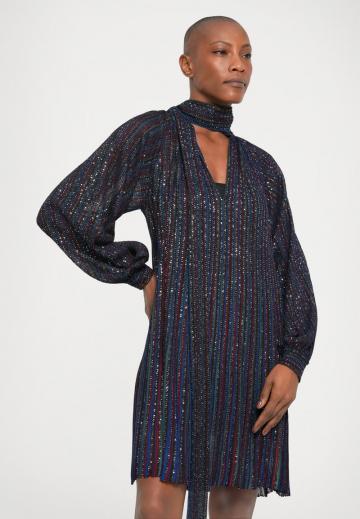 Короткое платье