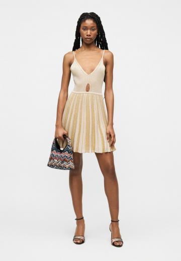 Короткое платье