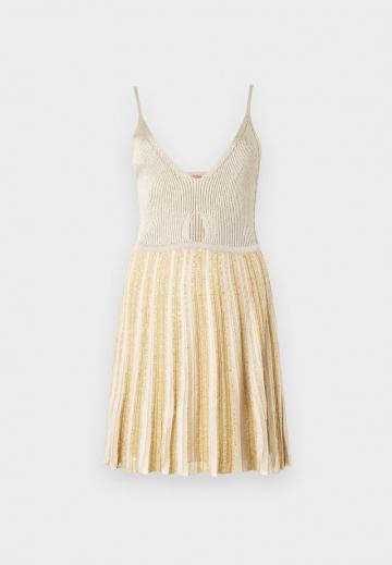 Короткое платье