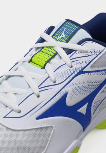 Теннисные кроссовки