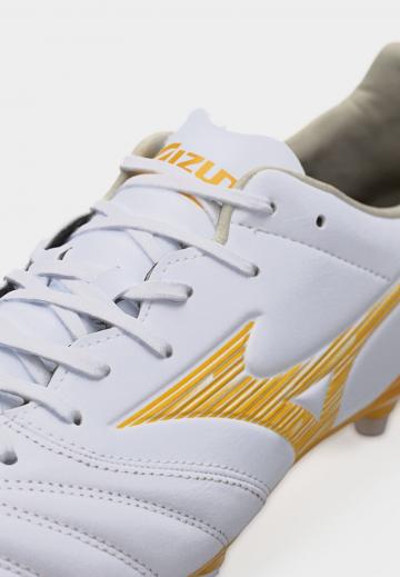 Футбольные бутсы