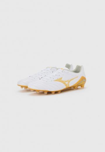 Футбольные бутсы