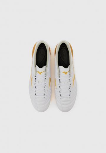 Футбольные бутсы