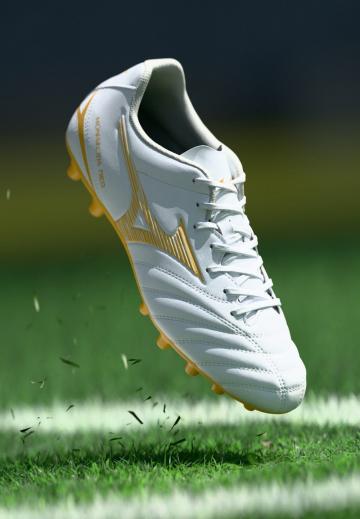 Футбольные бутсы