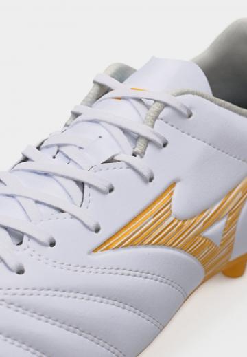 Футбольные бутсы