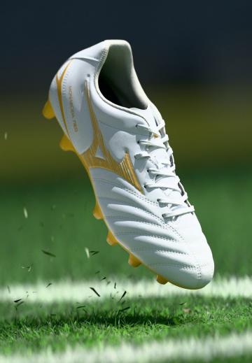 Футбольные бутсы