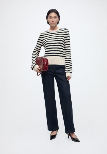 Пуловер в полоску