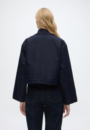 Куртка с накладнымит карманами