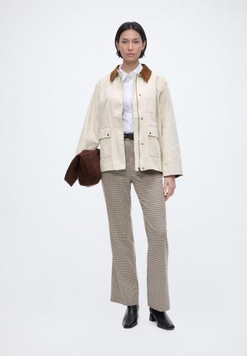 Куртка с накладнымит карманами