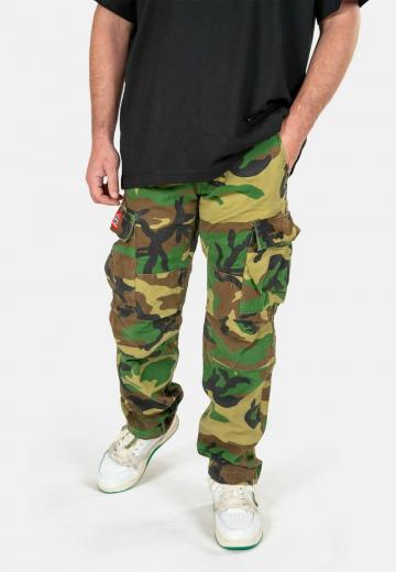 Брюки с накладными карманами