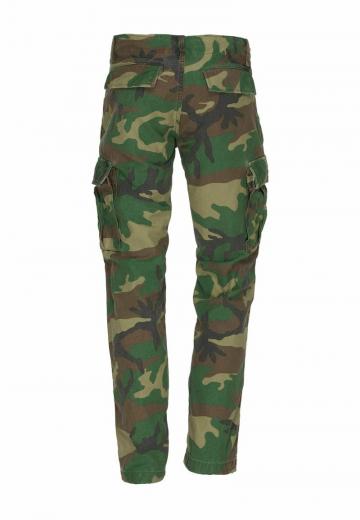 Брюки с накладными карманами