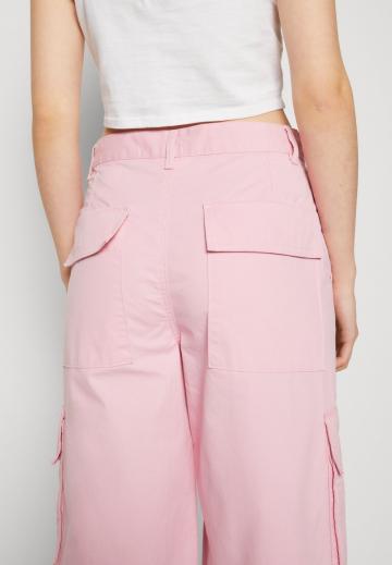 Брюки с накладными карманами
