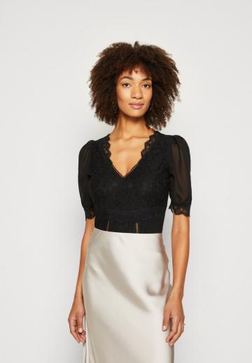 Кружевная блузка