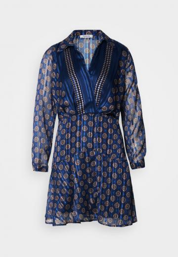 Короткое платье