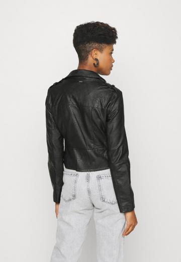 Короткий блейзер