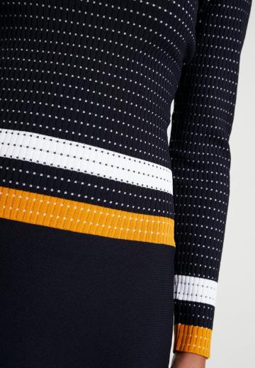 Вязаное платье